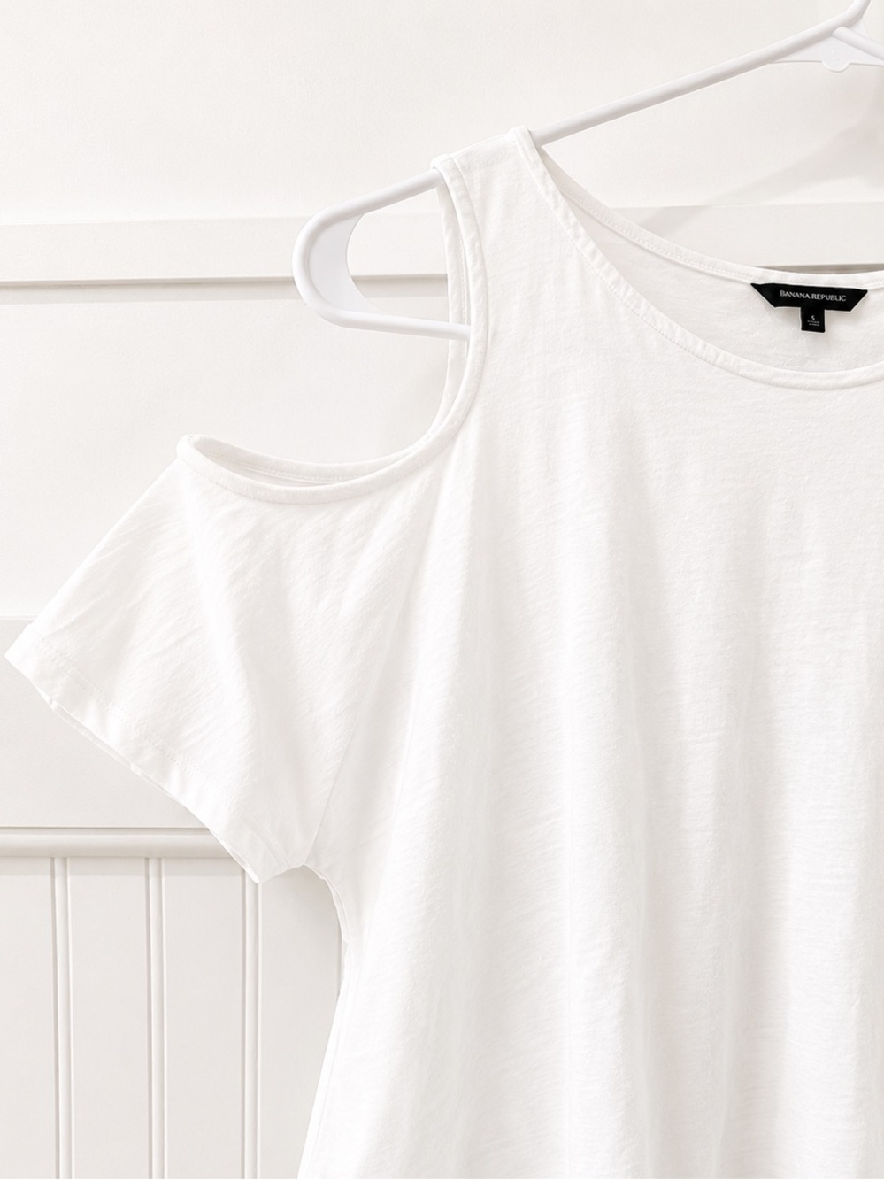 Banana Republic White Cold-Shoulder Tank Top - Picture 4 of 5